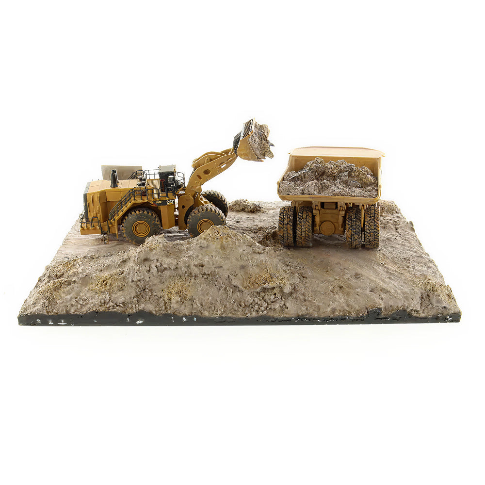CAT Weathered 797 + 994K & Diorama 1:125
