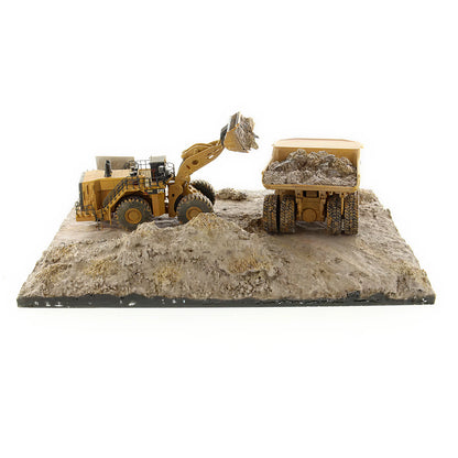 CAT Weathered 797 + 994K & Diorama 1:125 Scale