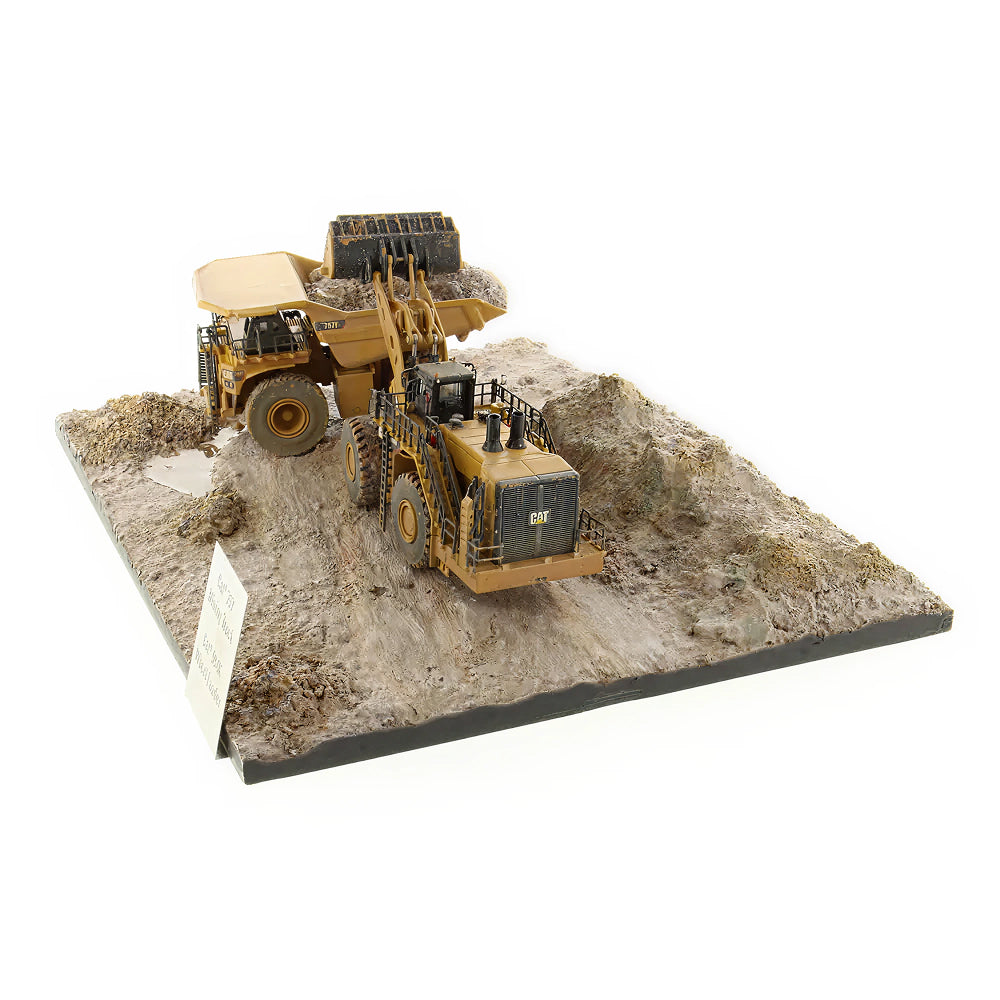 CAT Weathered 797 + 994K & Diorama 1:125