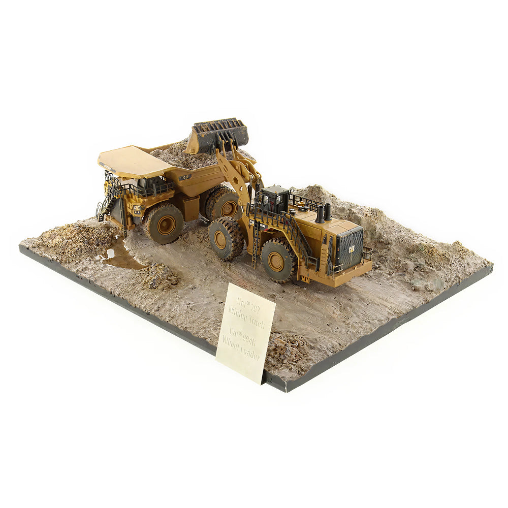 CAT Weathered 797 + 994K & Diorama 1:125 Scale