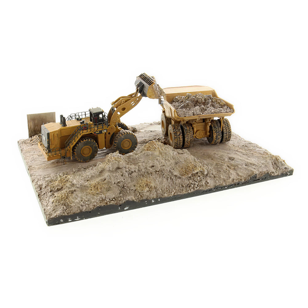 CAT Weathered 797 + 994K & Diorama 1:125 Scale