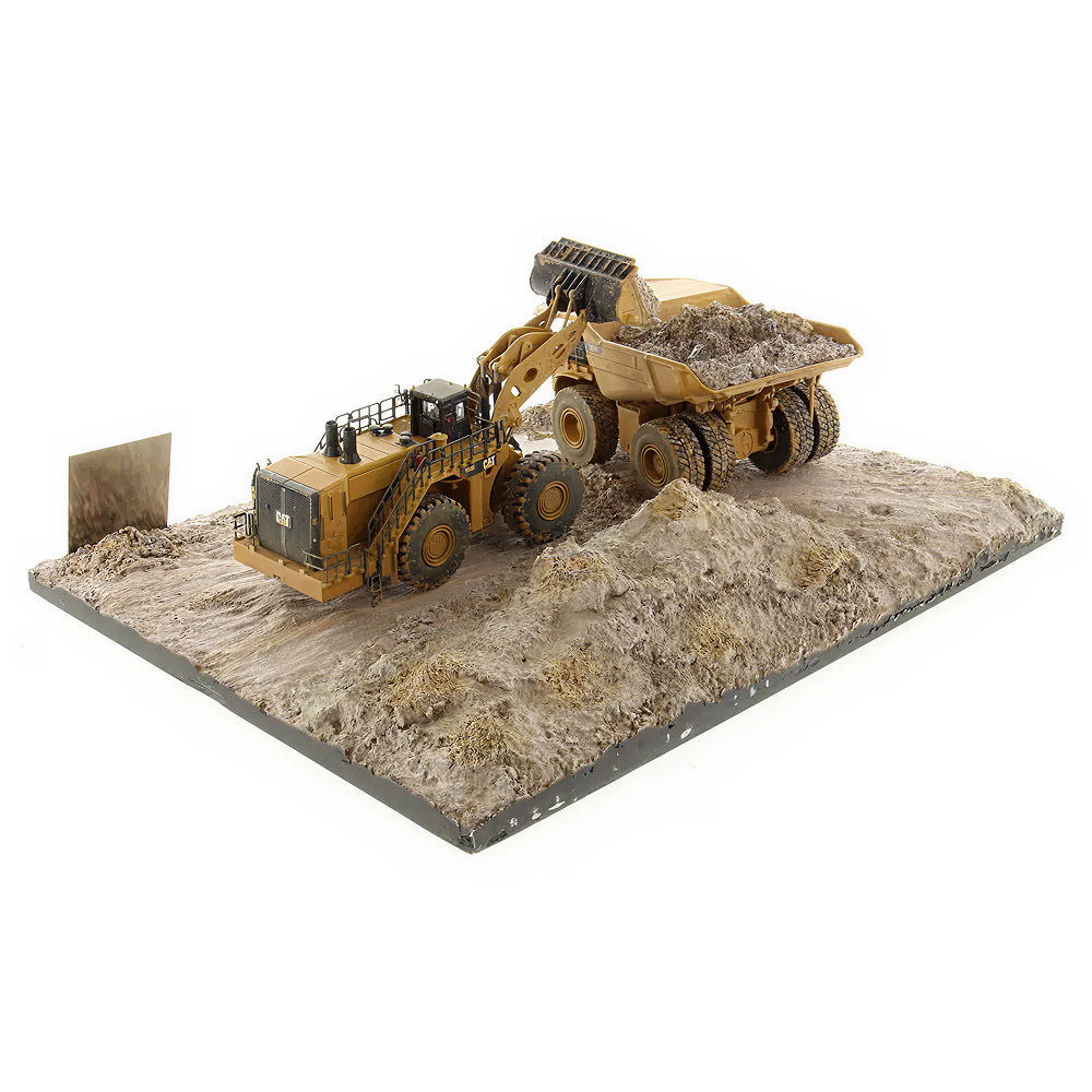 CAT Weathered 797 + 994K & Diorama 1:125 Scale