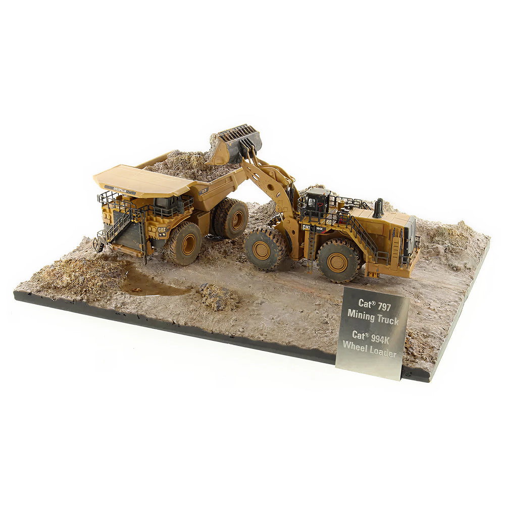 CAT Weathered 797 + 994K & Diorama 1:125