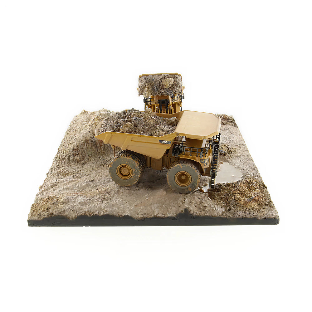 CAT Weathered 797 + 994K & Diorama 1:125 Scale