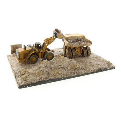 CAT Weathered 797 + 994K & Diorama 1:125 Scale
