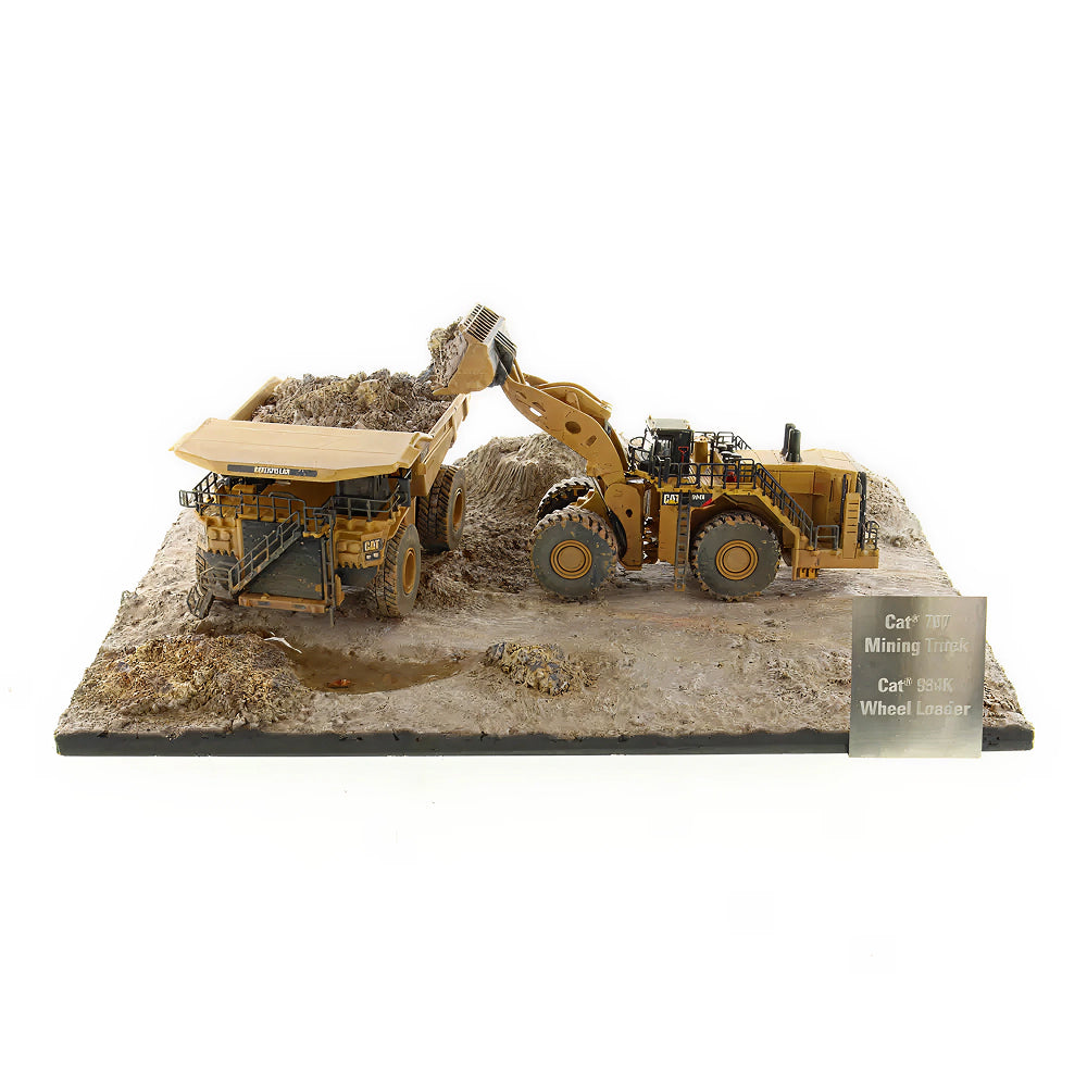 CAT Weathered 797 + 994K & Diorama 1:125 Scale