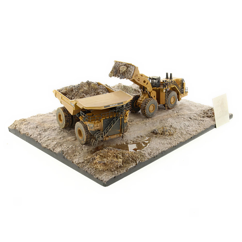 CAT Weathered 797 + 994K & Diorama 1:125