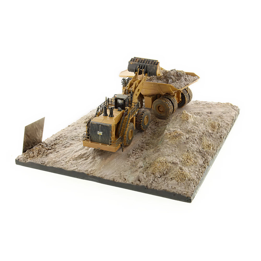 CAT Weathered 797 + 994K & Diorama 1:125