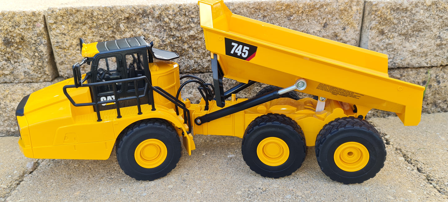 CAT Remote Controlled 745 Articulated Truck 1:24