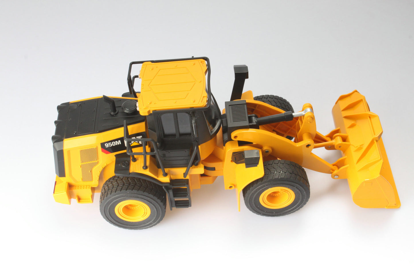 CAT Remote Controlled 950M Wheel Loader 1:24