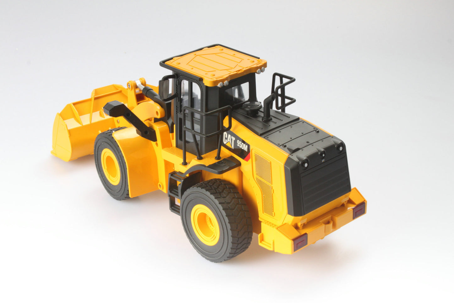 CAT Remote Controlled 950M Wheel Loader 1:24
