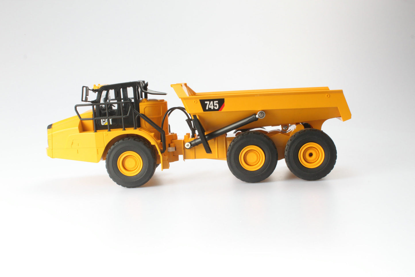 CAT Remote Controlled 745 Articulated Truck 1:24