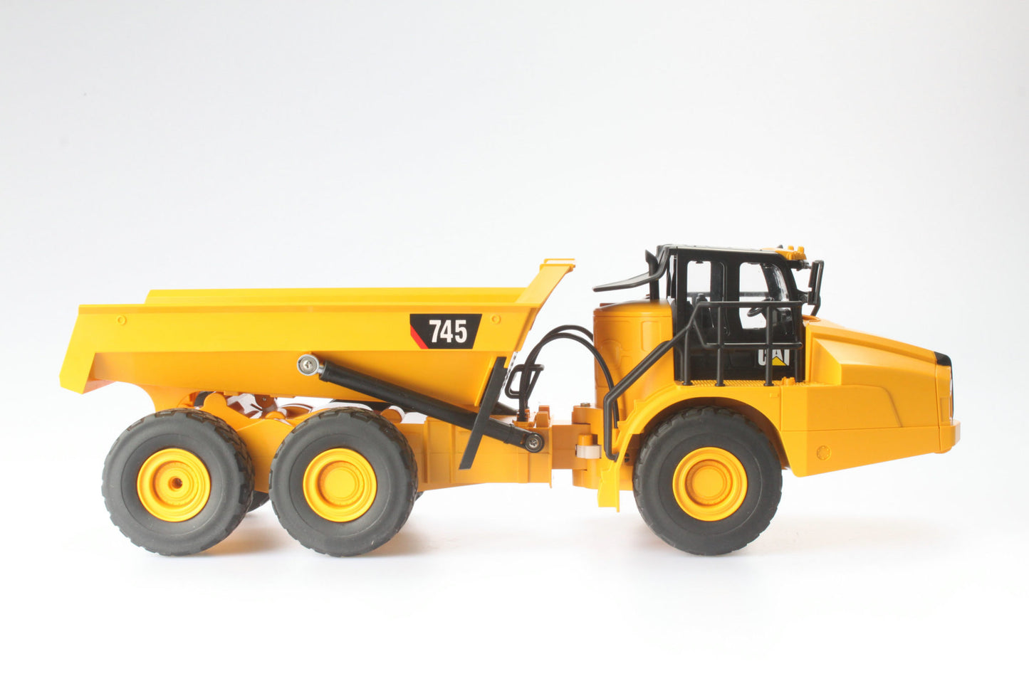 CAT Remote Controlled 745 Articulated Truck 1:24