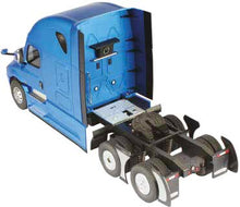 Freightliner 1:16 scale Remote Controlled Cascadia Truck