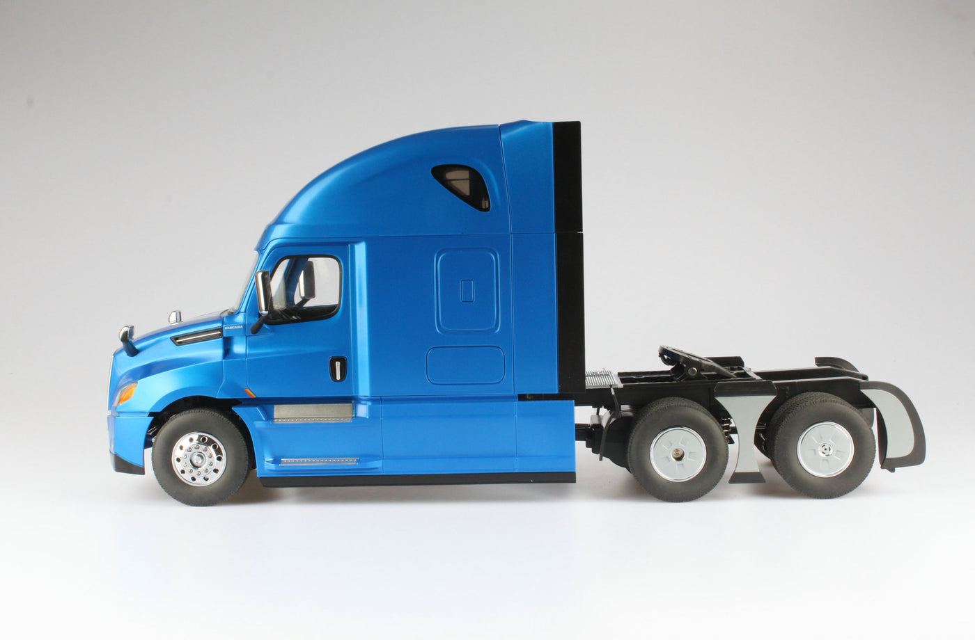 Freightliner 1:16 scale Remote Controlled Cascadia Truck