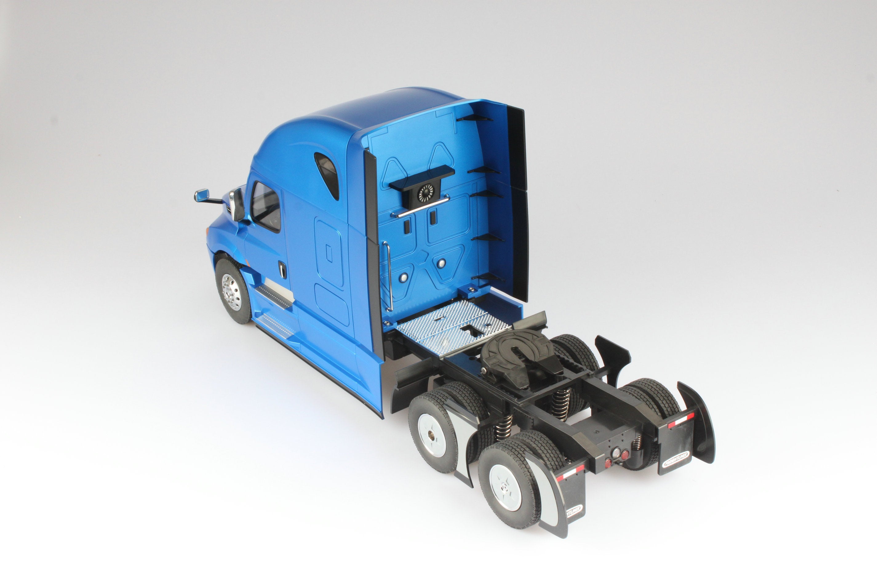 Freightliner 1:16 scale Remote Controlled Cascadia Truck
