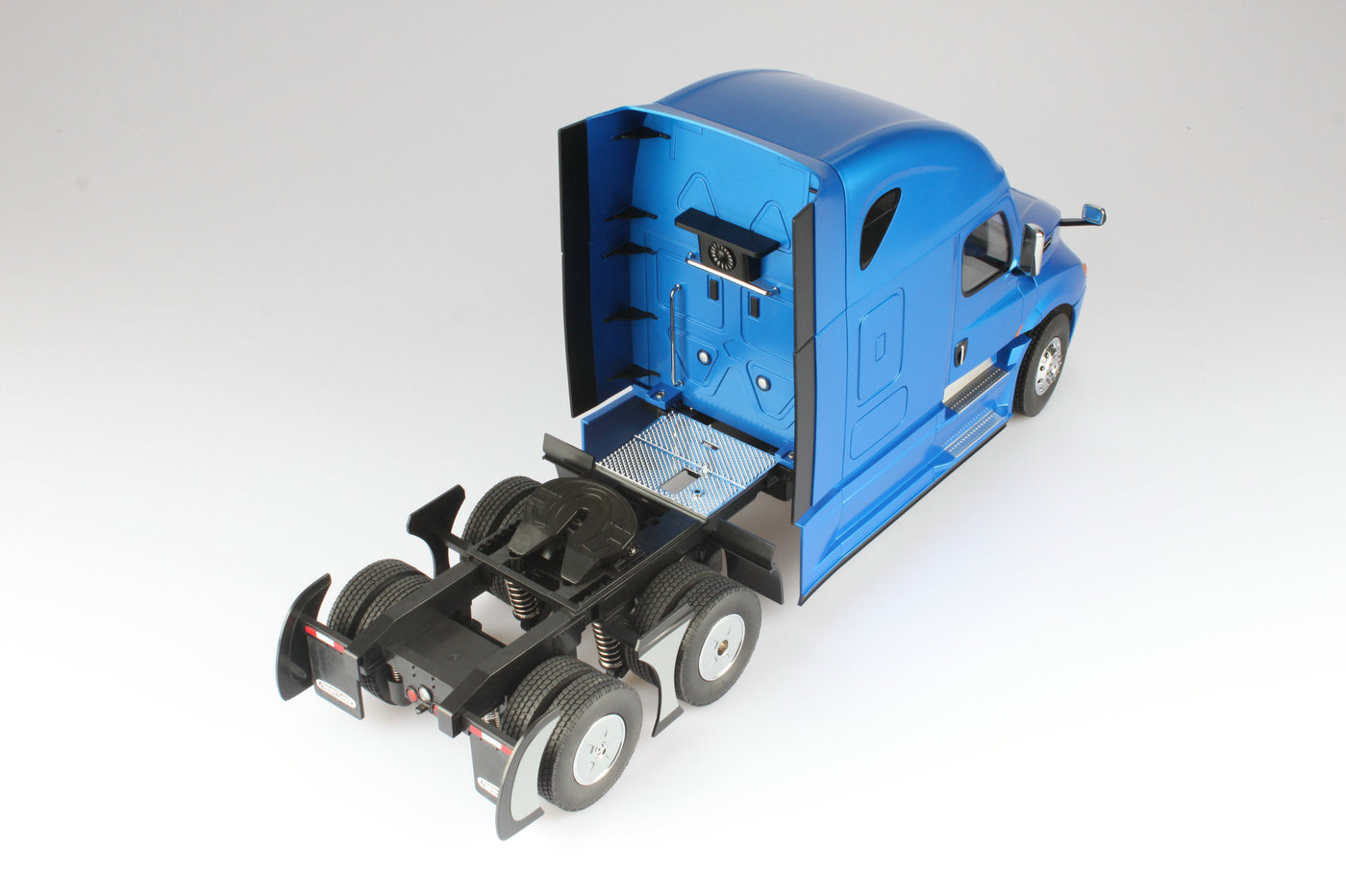 Freightliner 1:16 scale Remote Controlled Cascadia Truck
