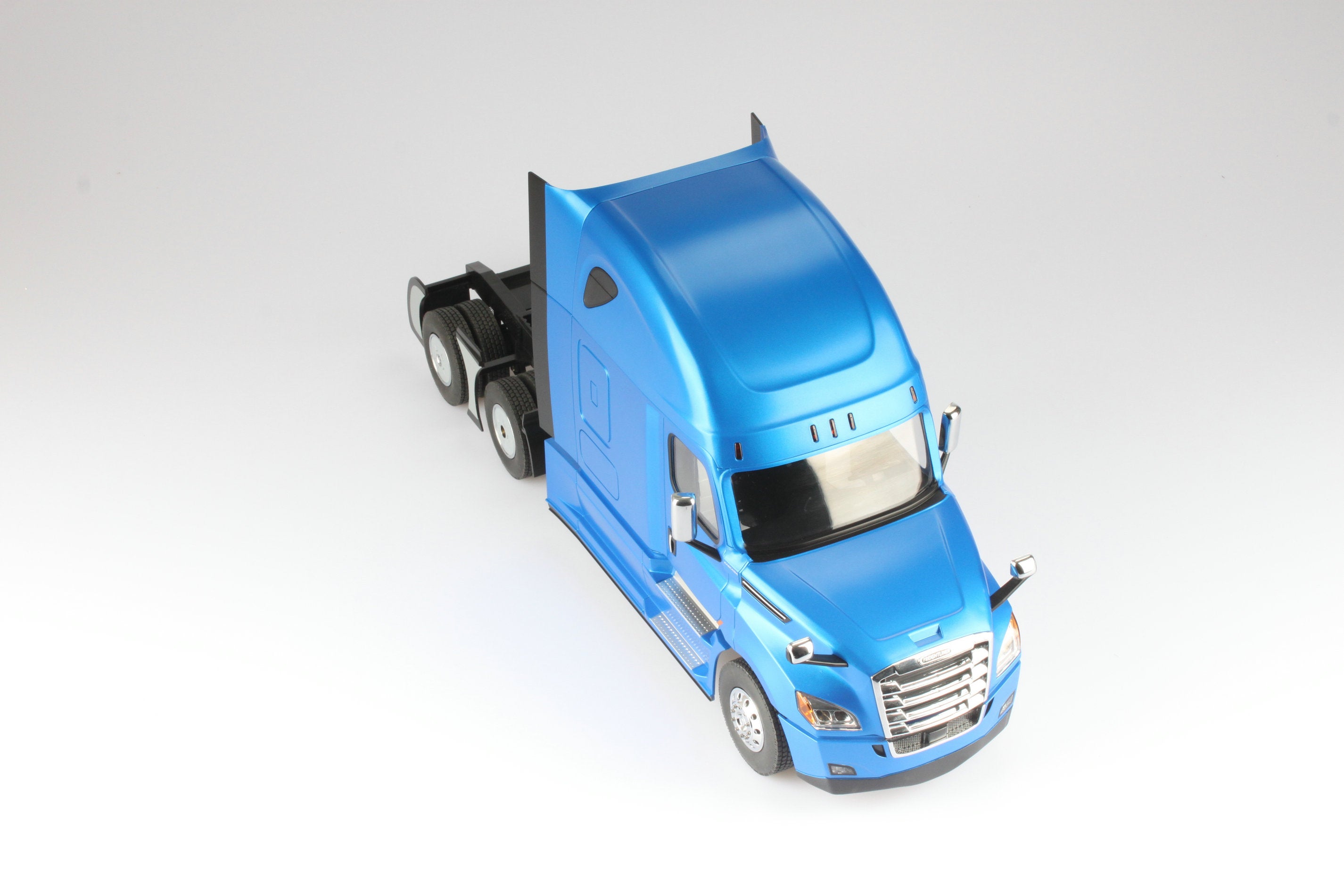 Freightliner 1:16 scale Remote Controlled Cascadia Truck
