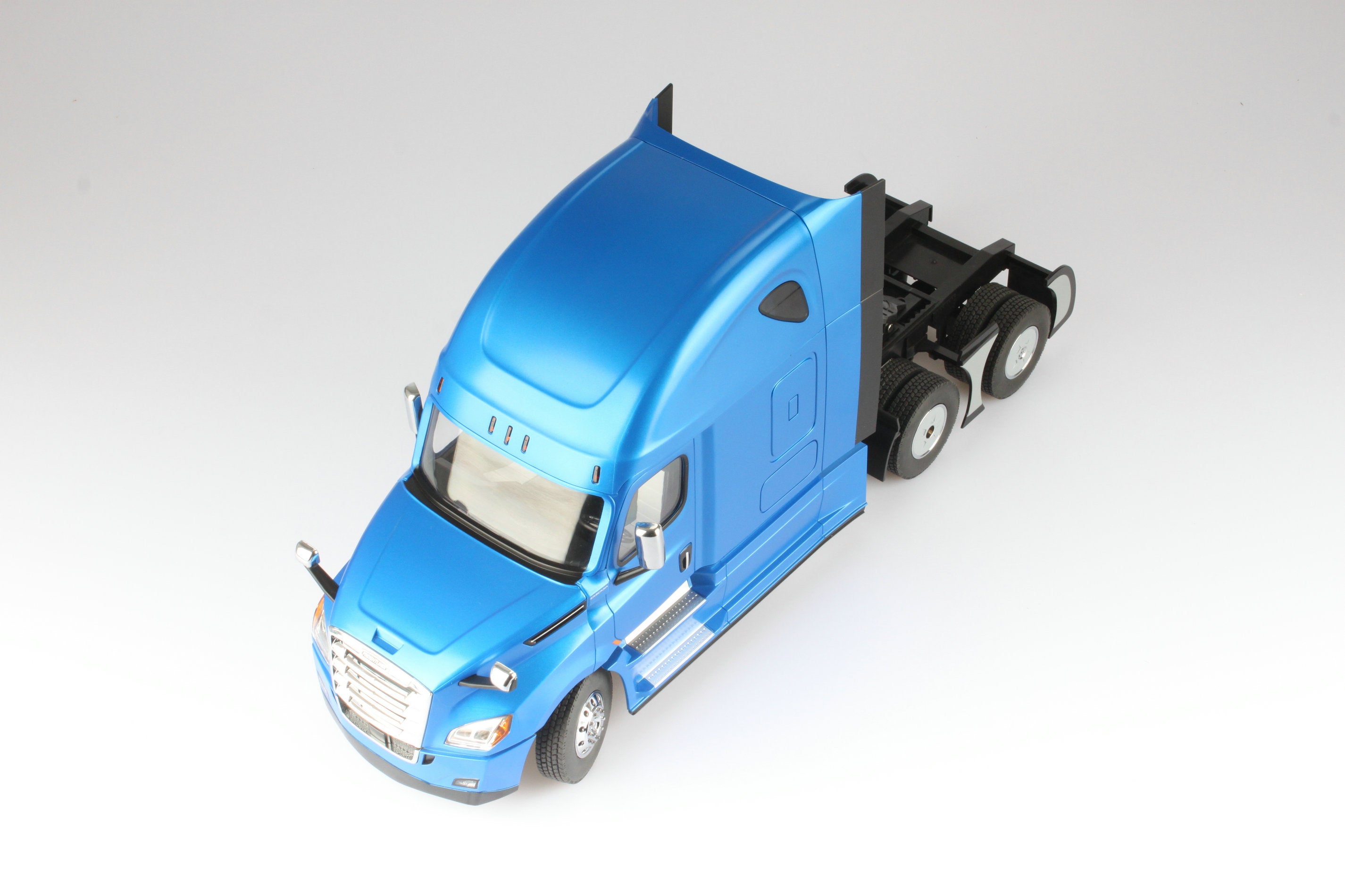 Freightliner 1:16 scale Remote Controlled Cascadia Truck