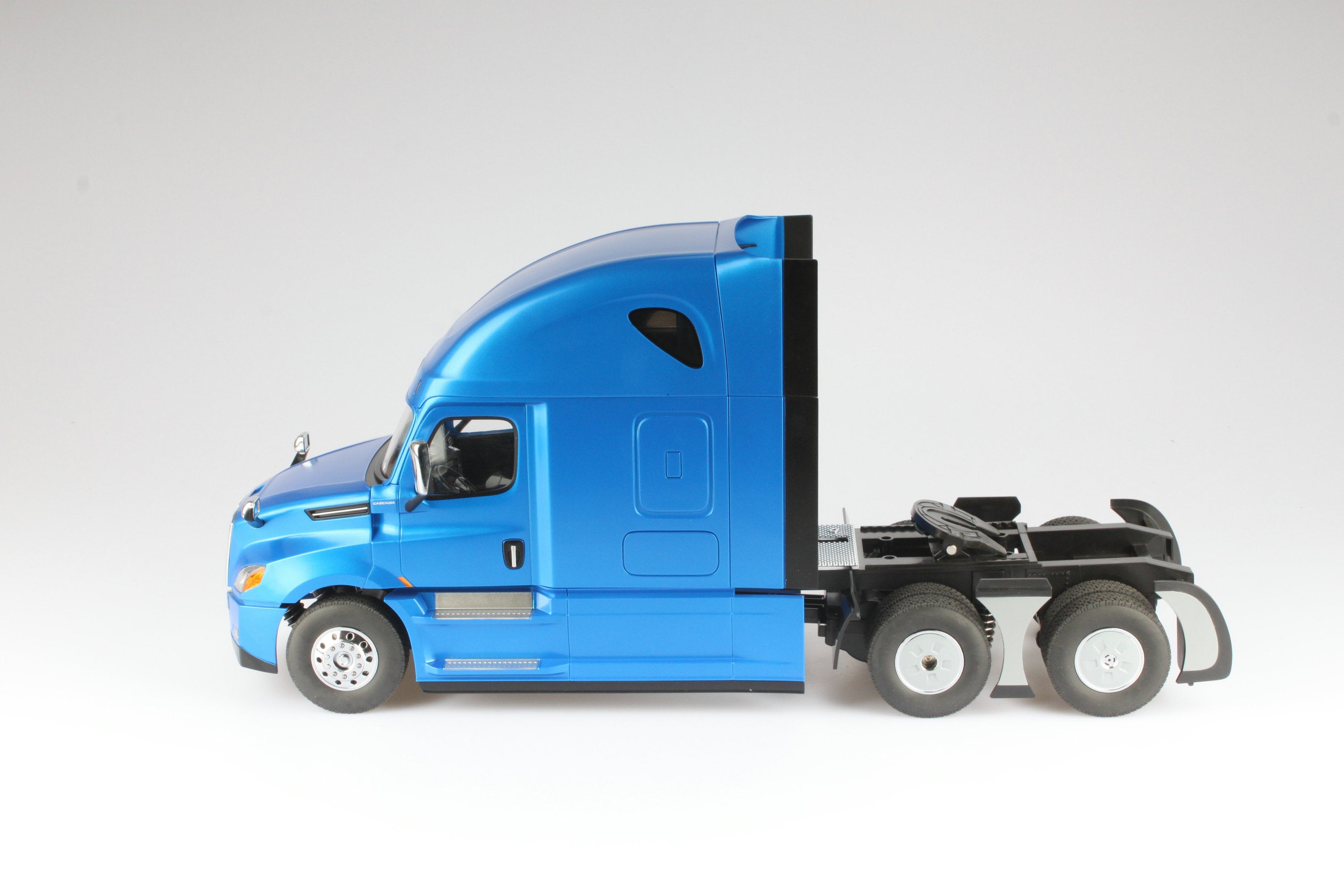 Freightliner 1:16 scale Remote Controlled Cascadia Truck