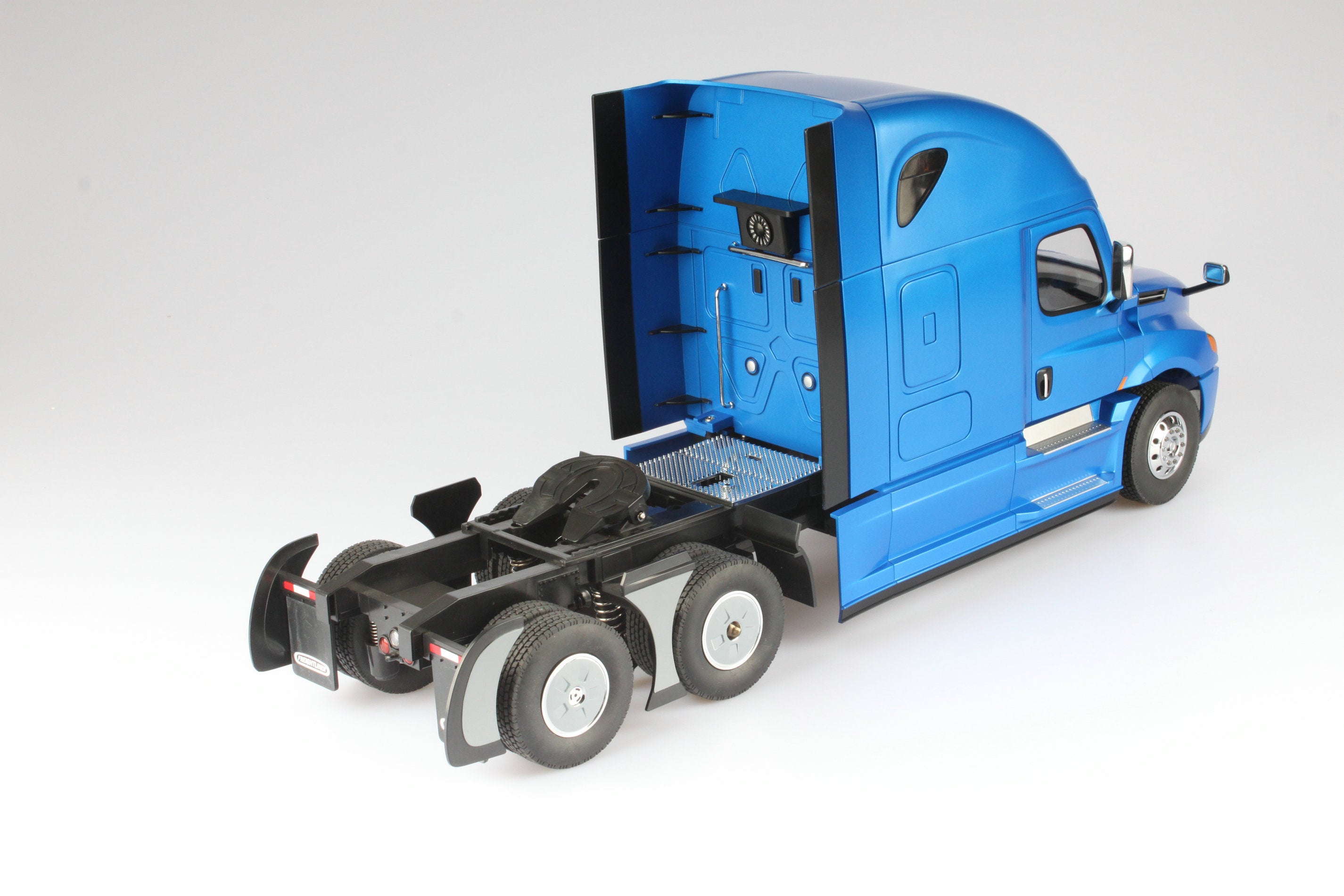 Freightliner 1:16 scale Remote Controlled Cascadia Truck