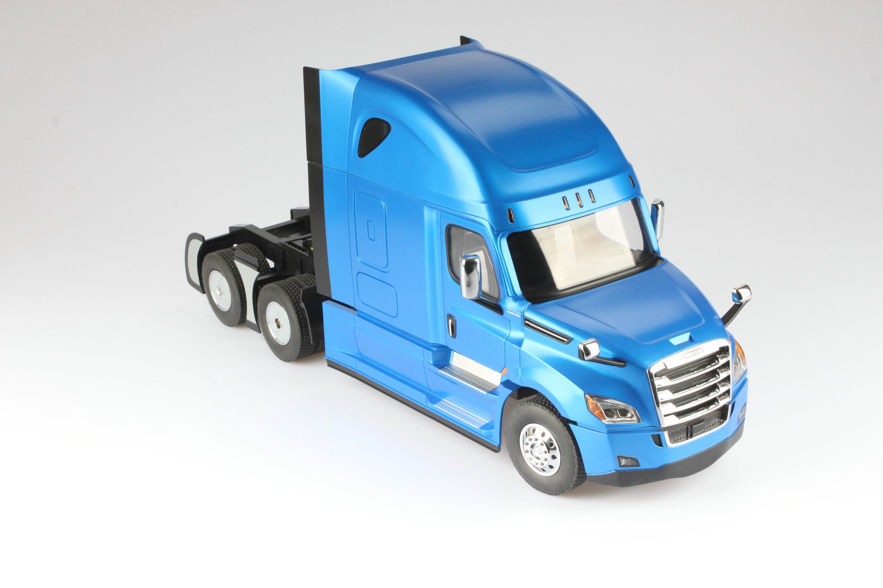 Freightliner 1:16 scale Remote Controlled Cascadia Truck