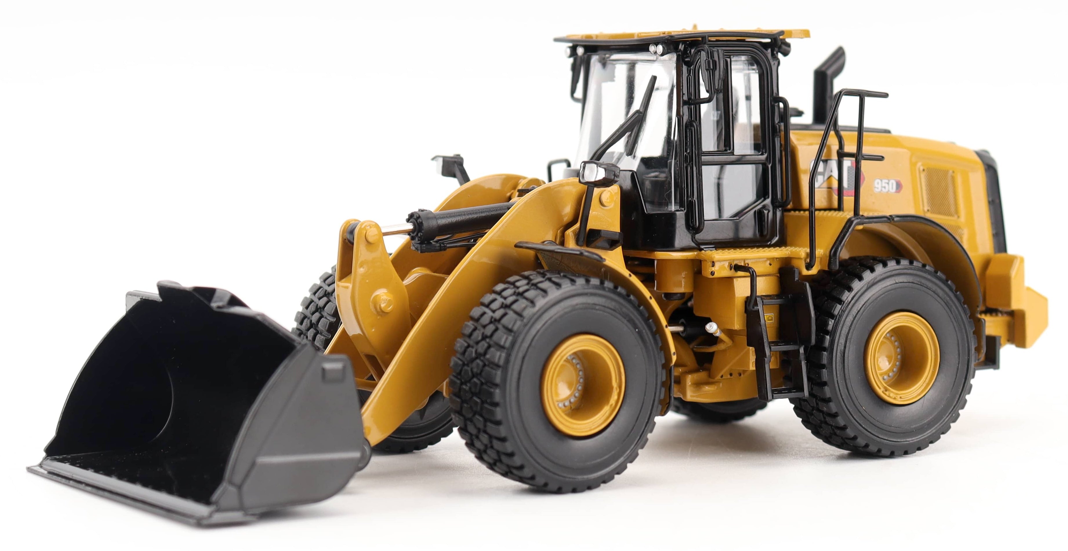 Amazon.com: Diecast Masters 1:50 Scale Caterpillar 950M