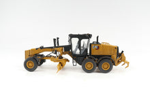 CAT 150 Motor Grader LVR 1:50 Diecast Masters 85795