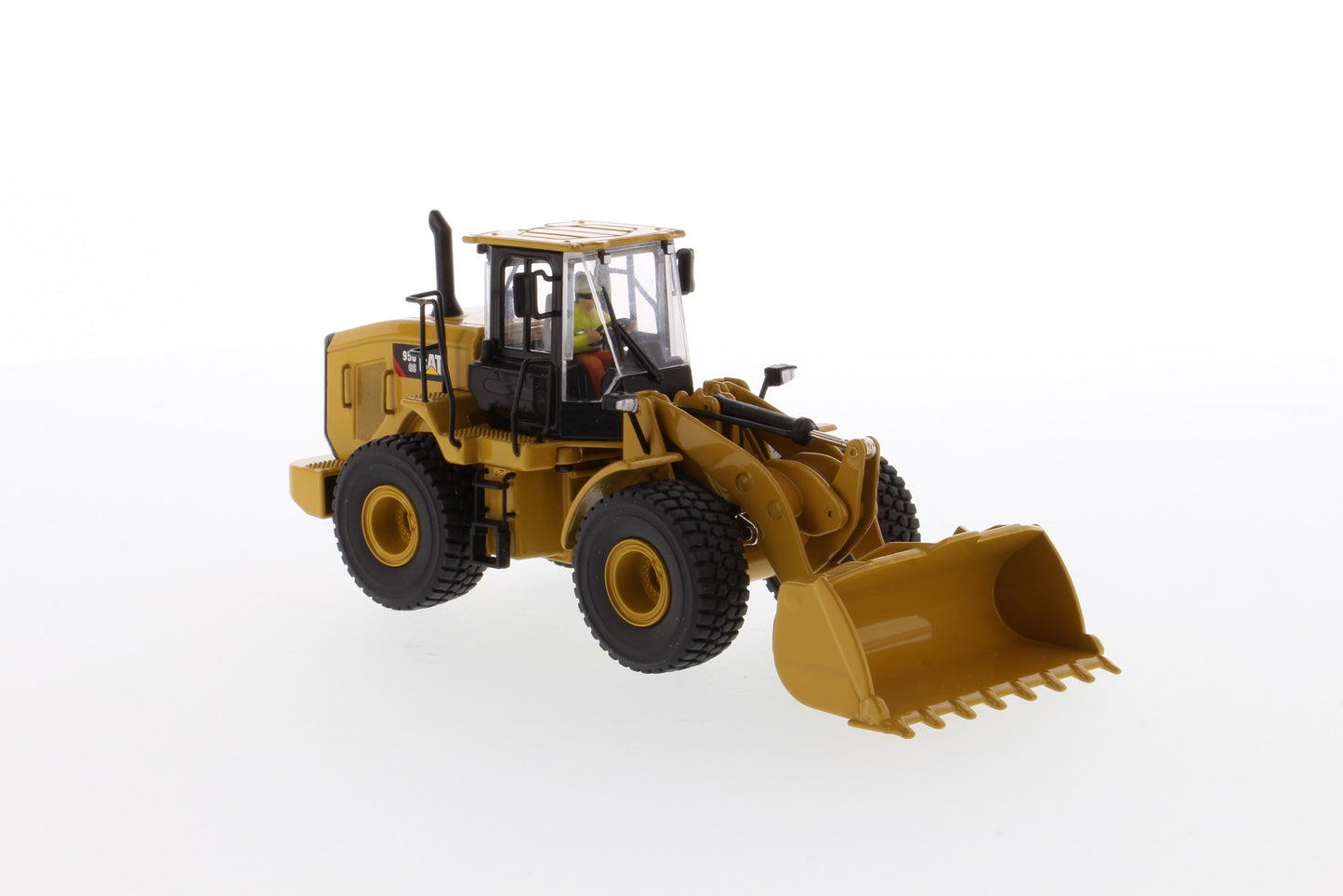 CAT 950GC angled view