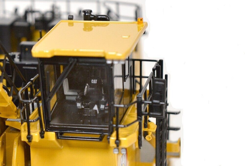 CAT 6060 Mining Backhoe boom detail