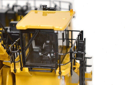 CAT 6060 Mining Backhoe boom detail
