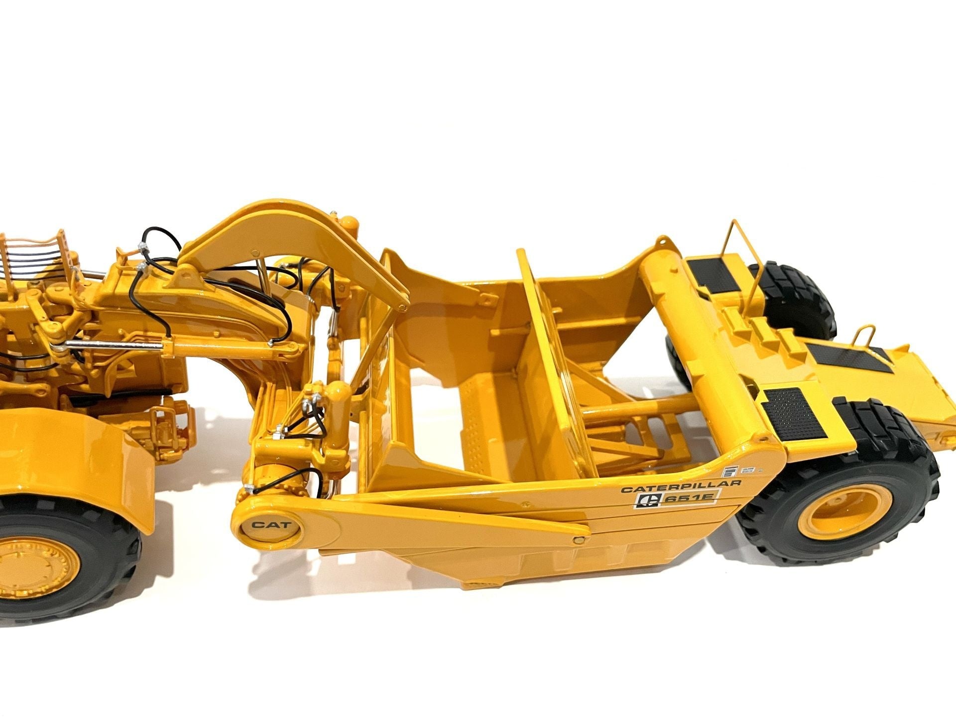 CAT 651E Scraper bowl detail