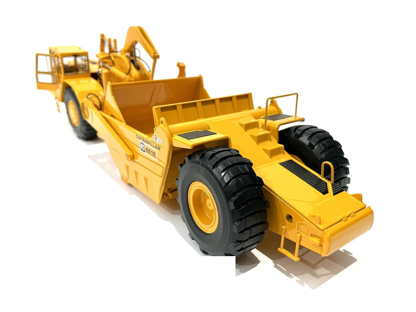 CAT 651E Scraper rear view