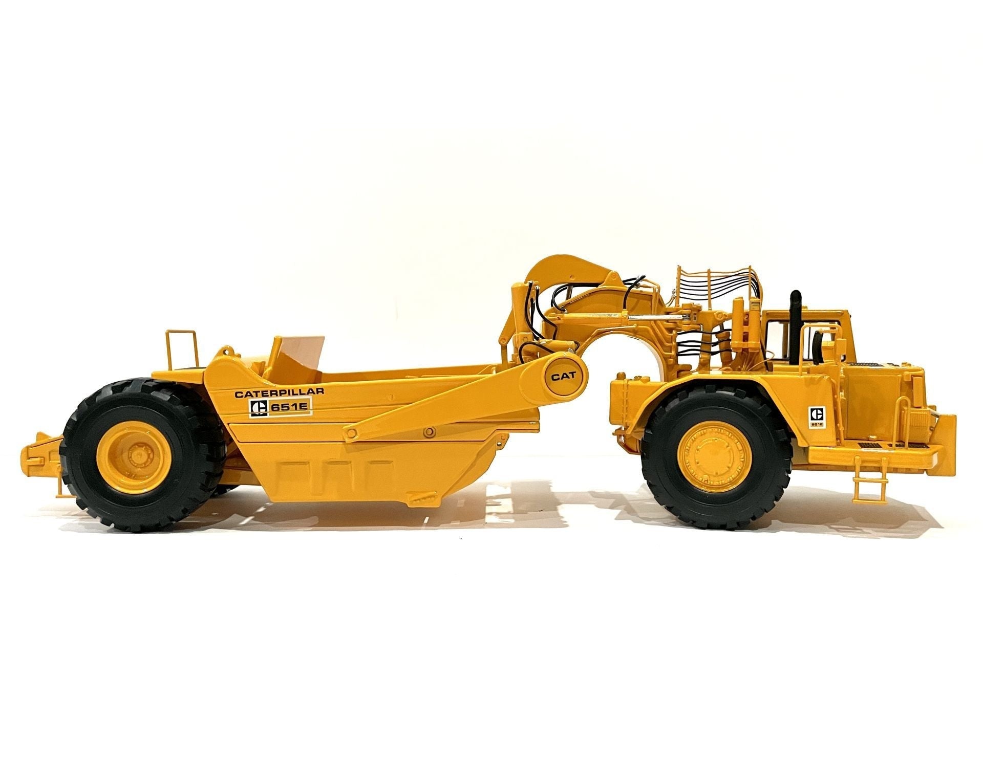 CAT 651E Scraper side view