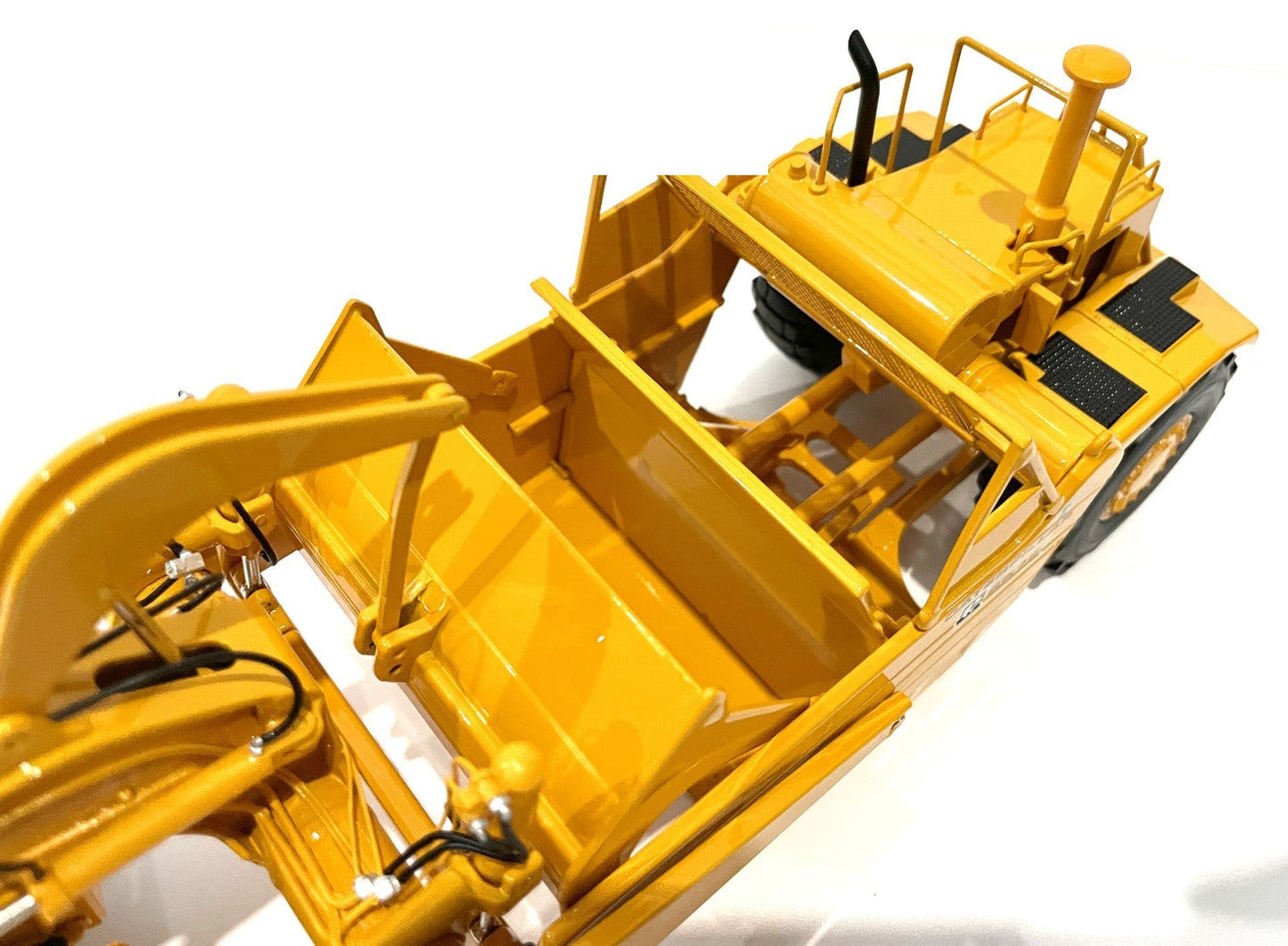 CAT 657E Scraper bowl detail