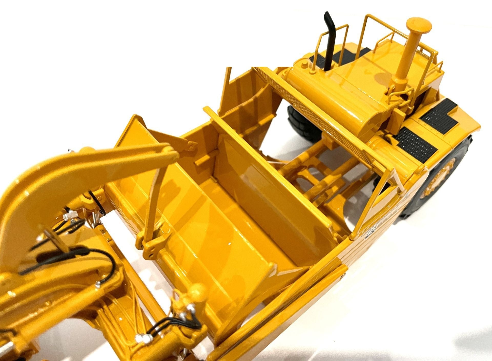 CAT 657E Scraper bowl detail