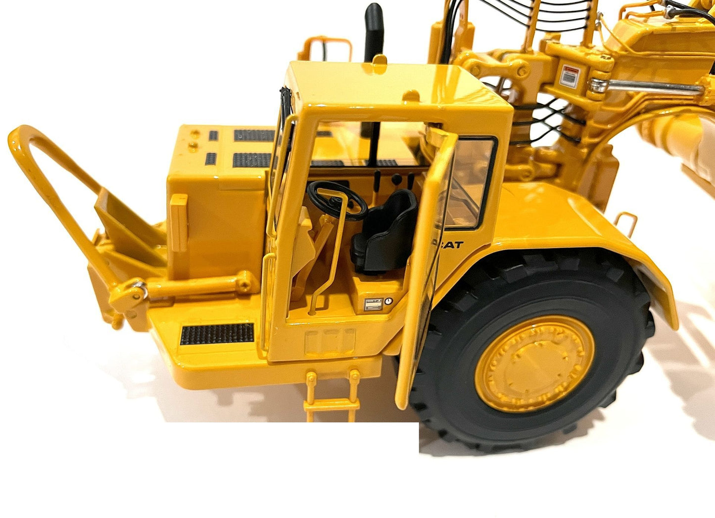 CAT 657E Scraper cab interior