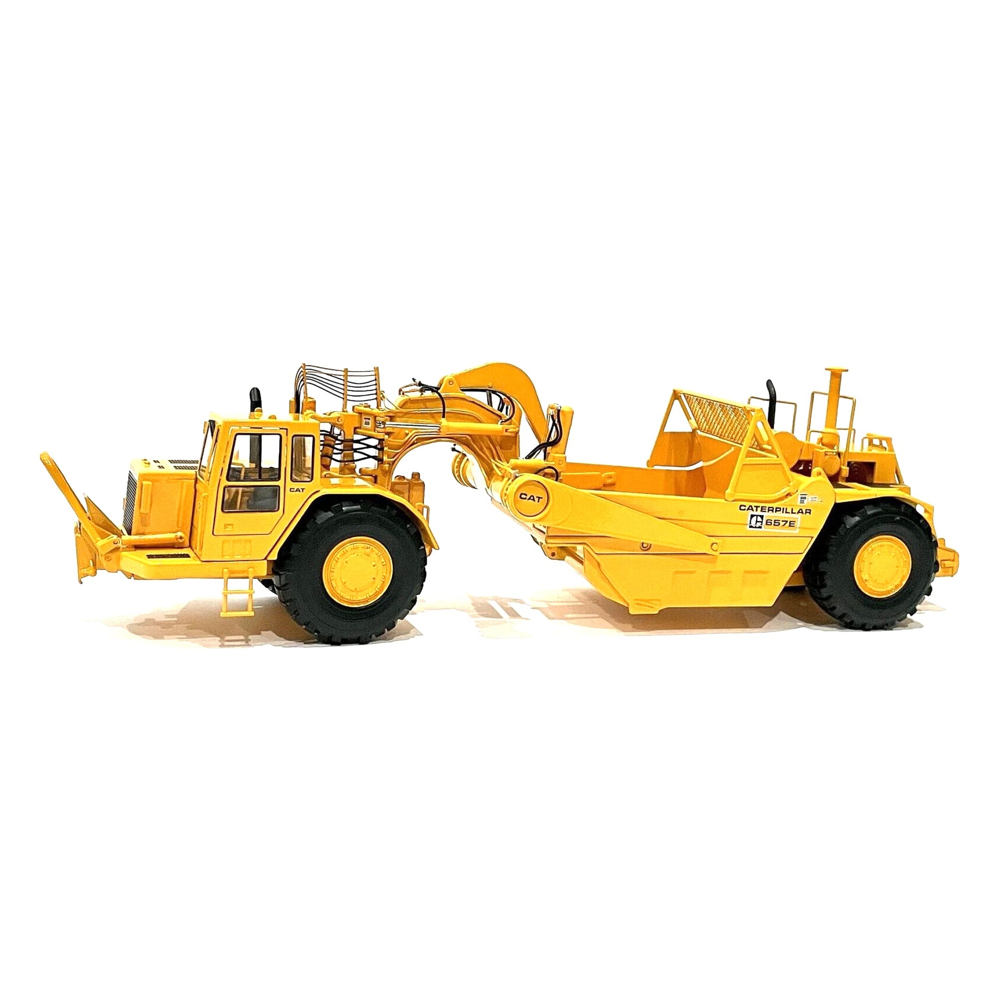 CAT 657E Wheel-Tractor Scraper CCM 1:48 die cast model
