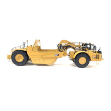 CAT 657 Wheel-Tractor Scraper Museum Quality 1:24 die cast model