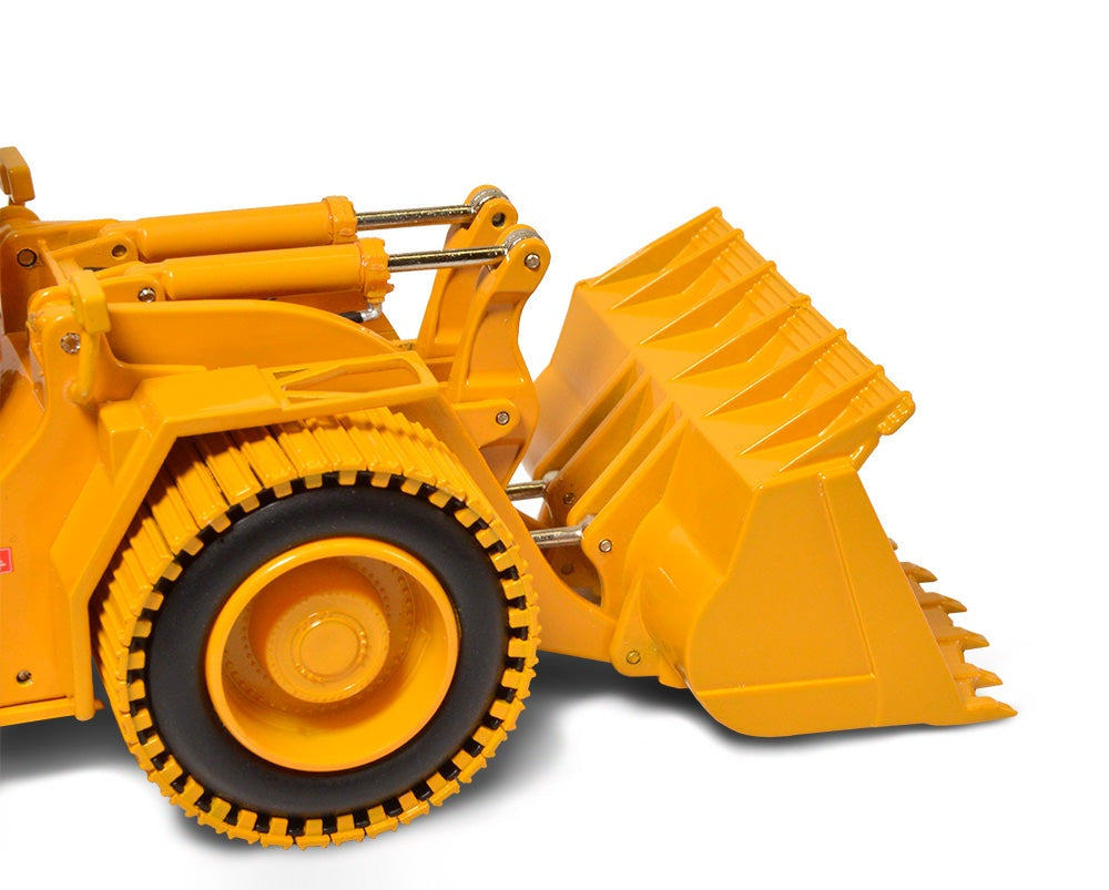 CAT 988B Wheel Loader bucket detail