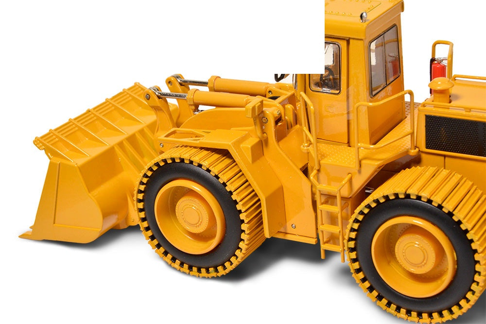 CAT 988B Wheel Loader side view