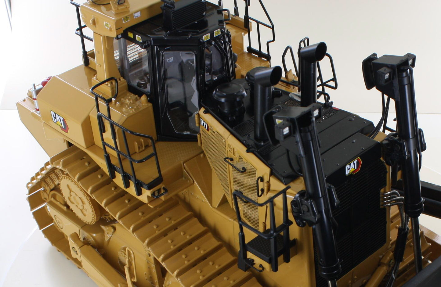CAT D11 Dozer Track-Type Tractor with Coal Blade 1:24 Scale Die Cast Model