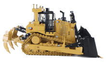 CAT D9 U-Blade detail view 1