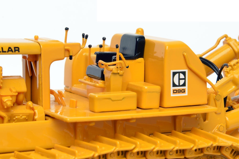 CAT D9G Dozer cab and operator station