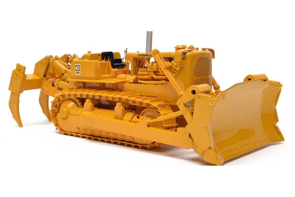 CAT D9G Dozer side view