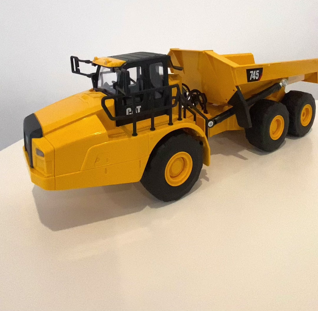 CAT Remote Controlled 745 Articulated Truck 1:24