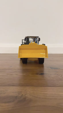 CAT Remote Controlled 950M Wheel Loader 1:24