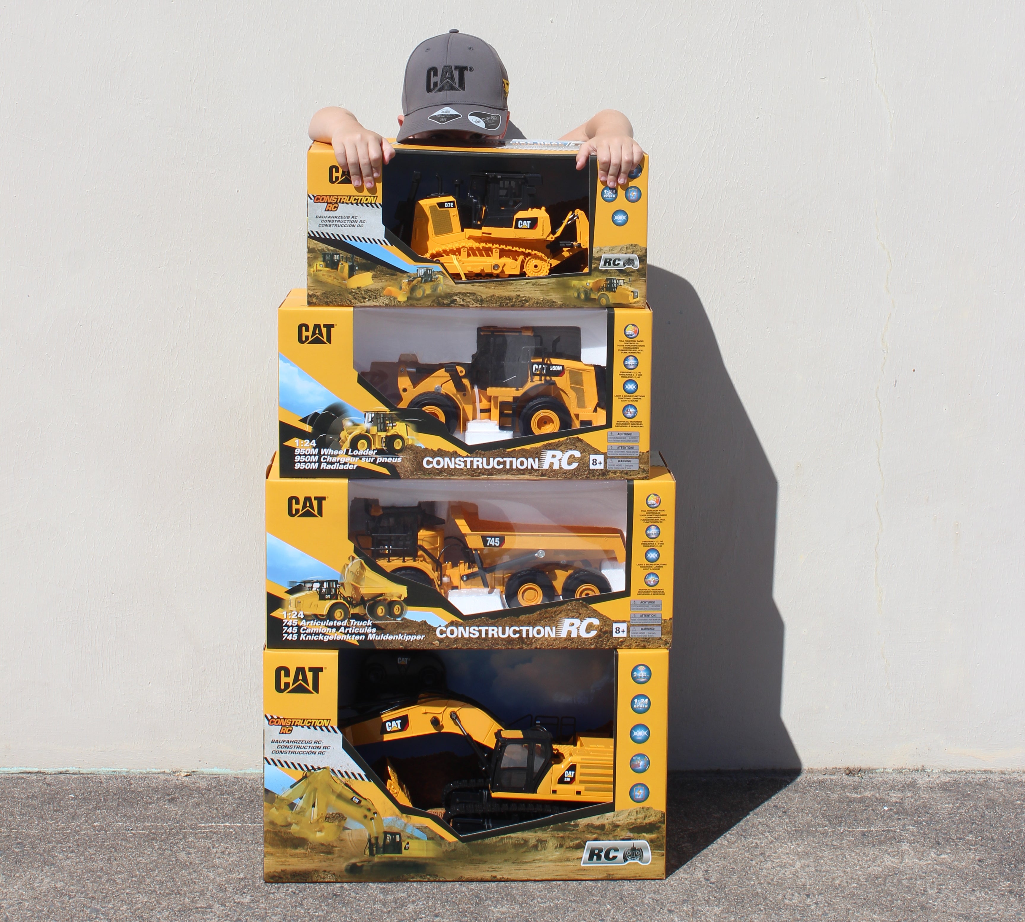 CAT Remote Controlled D7E Track-Type Tractor 1:24 · Mining Mayhem