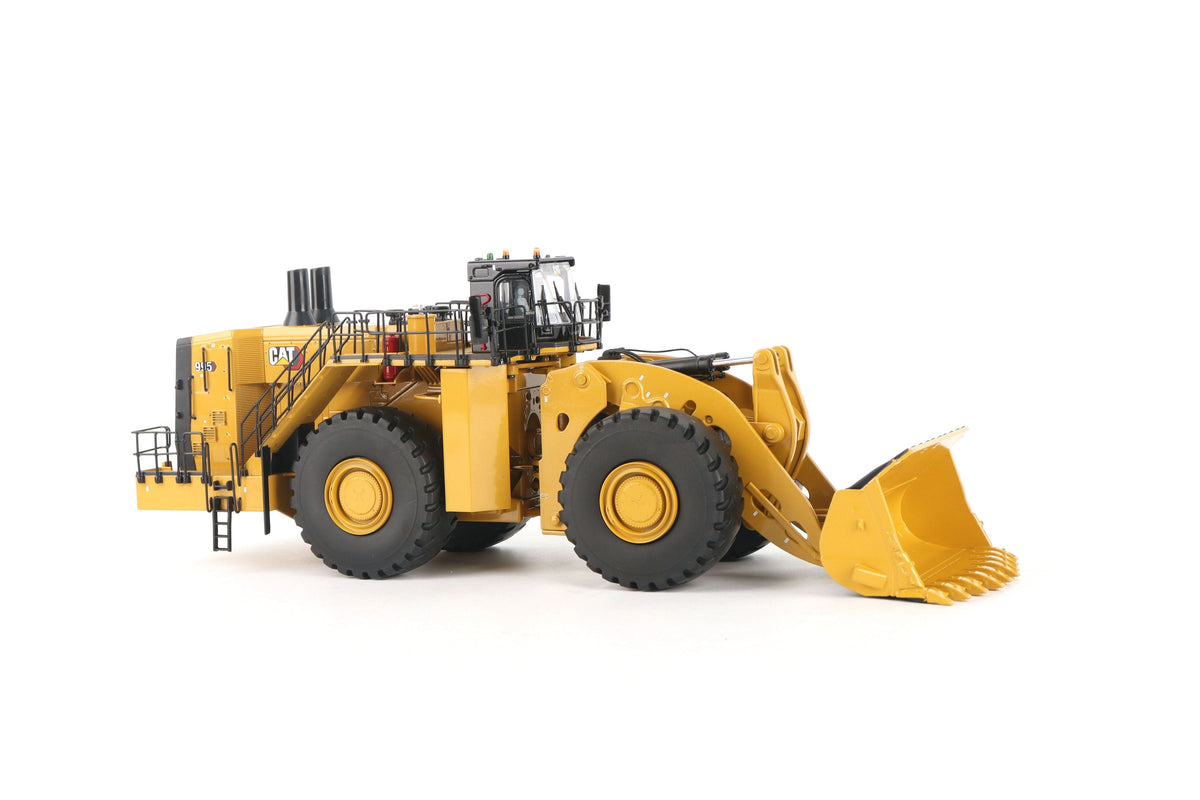 Cat 995 Large Wheel Loader 1:50 scale die cast model, cab detail
