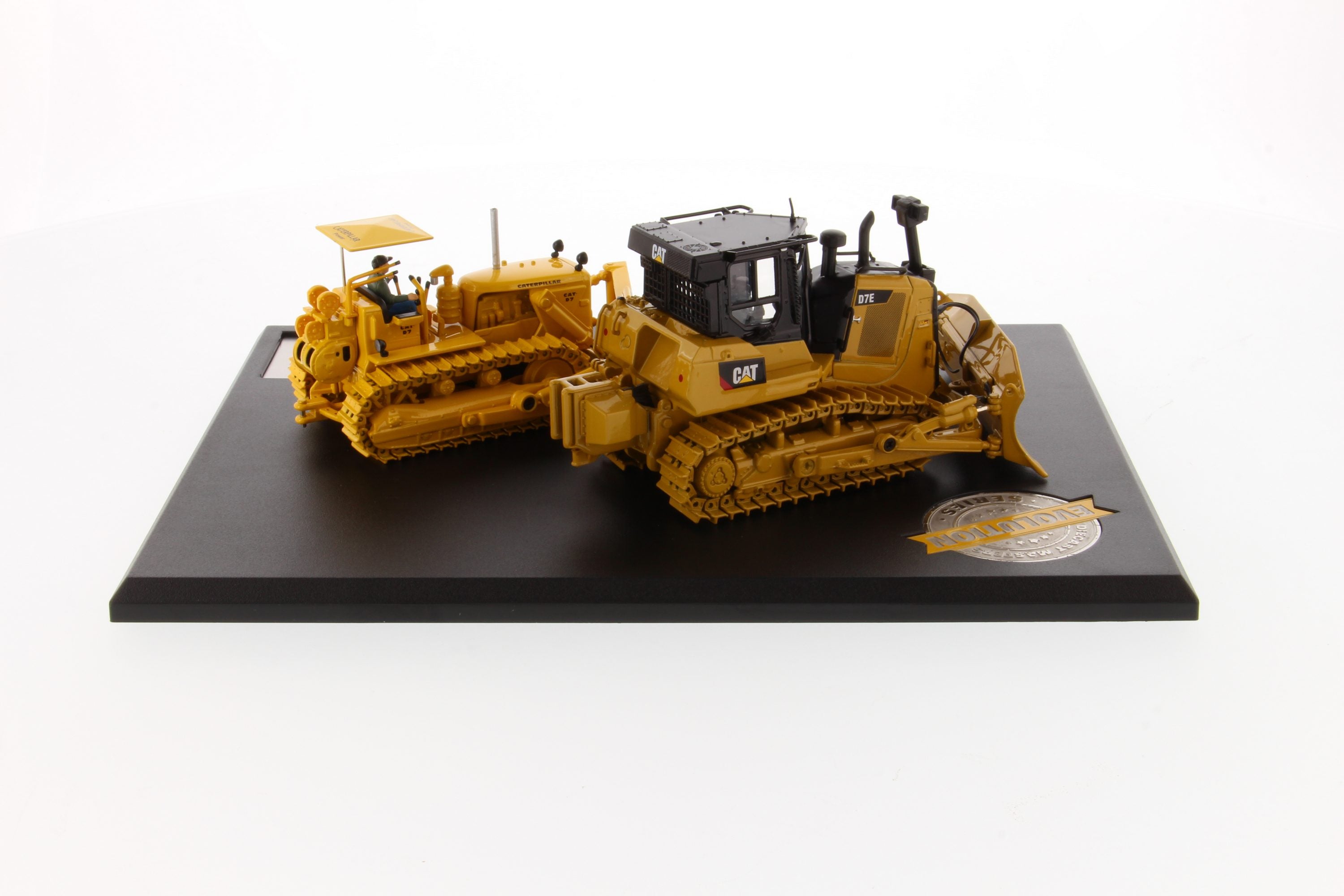 CAT Die Cast D7 (17A) & D7E Electric Drive Track-Type Tractor Evolution Series 1:50
